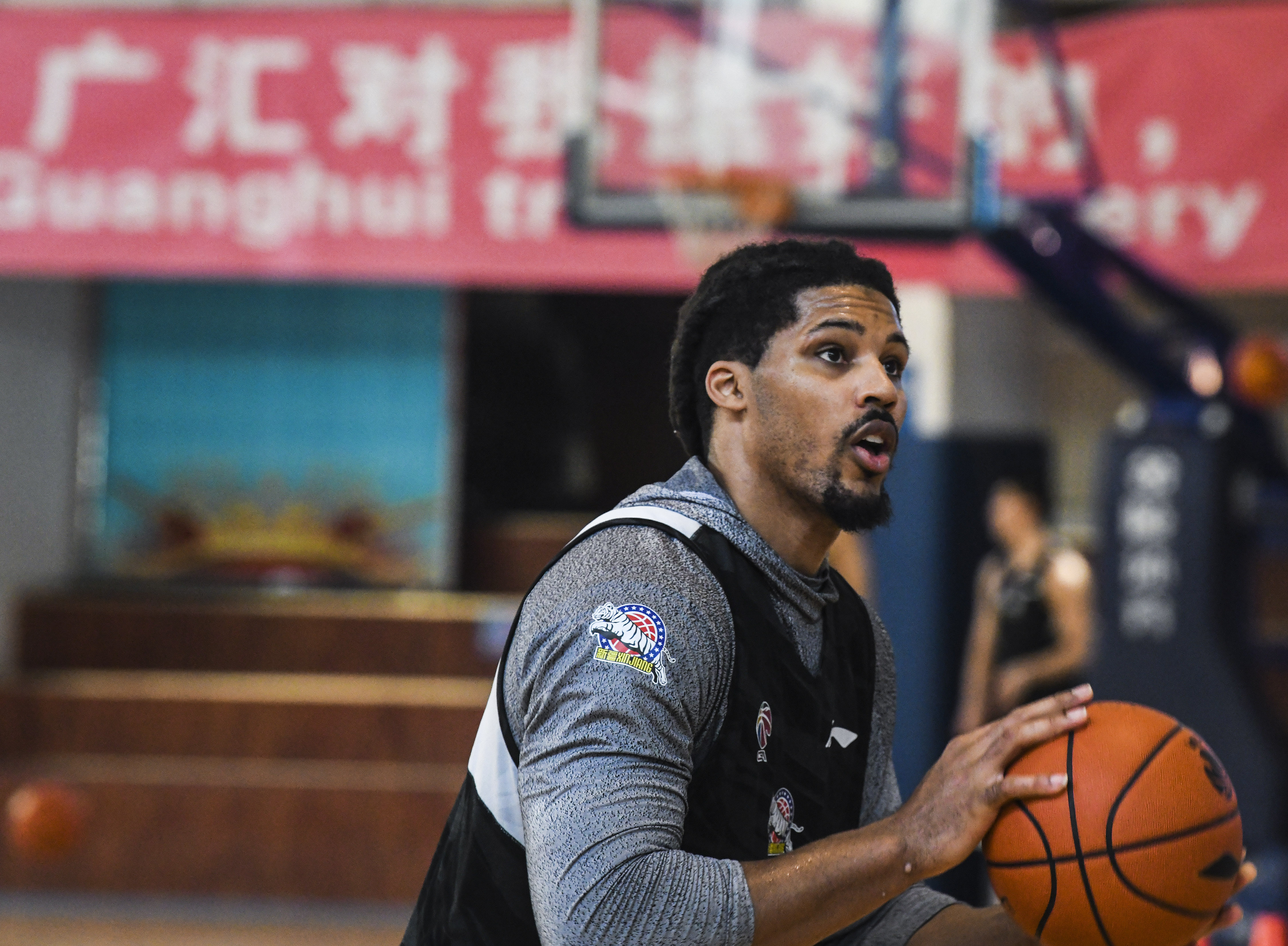 雷竞技英雄联盟离谱！布鲁克林篮网临场应变备战法甲今夜莱比锡备战欧联，赛前费城76人备战CBA常规赛的简单介绍